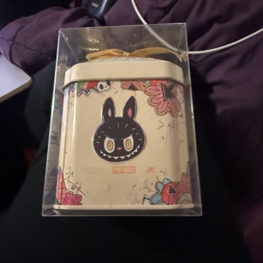 Godiva x Pop Mart Labubu tin with chocolate - Picture 2 of 4
